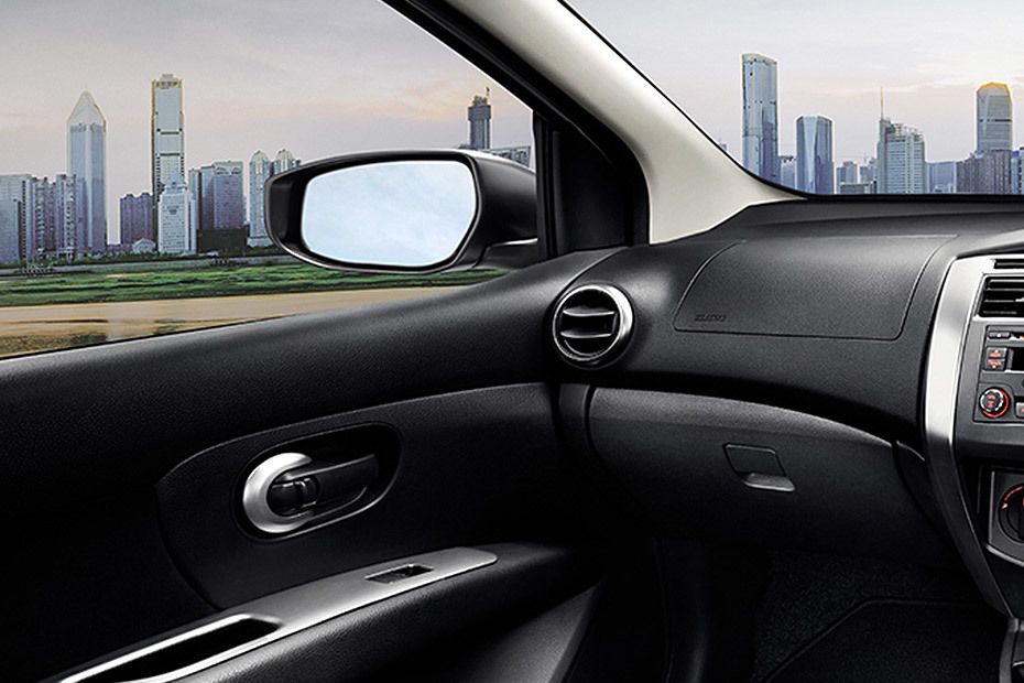 Nissan X-Gear Passengers View Nissan X-Gear Passengers View