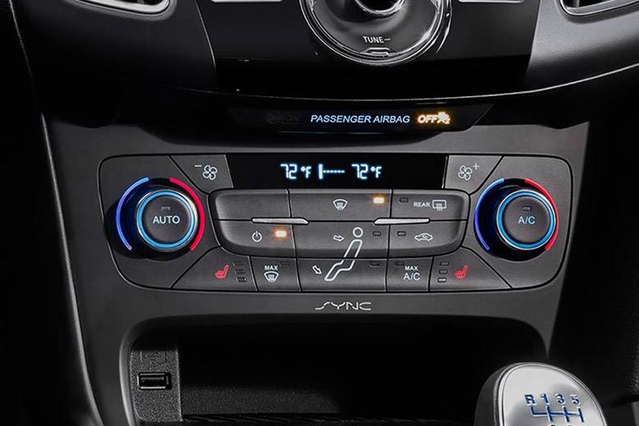 Front AC Controls of Ford Focus