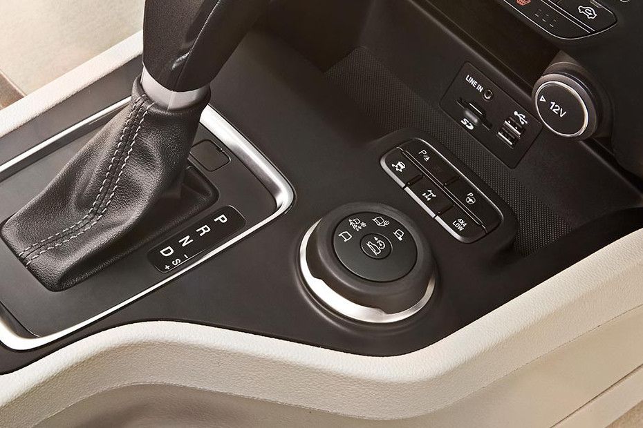Power Accessories Outlet View of Ford Everest (2016-2018)