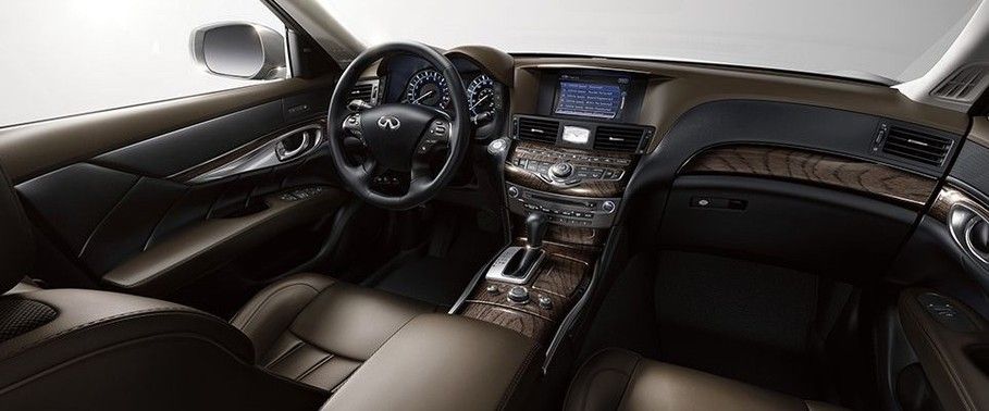 Dashboard View of Q70 Hybrid