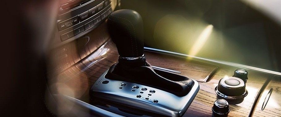 Infiniti Q70 Hybrid Gear Shifter