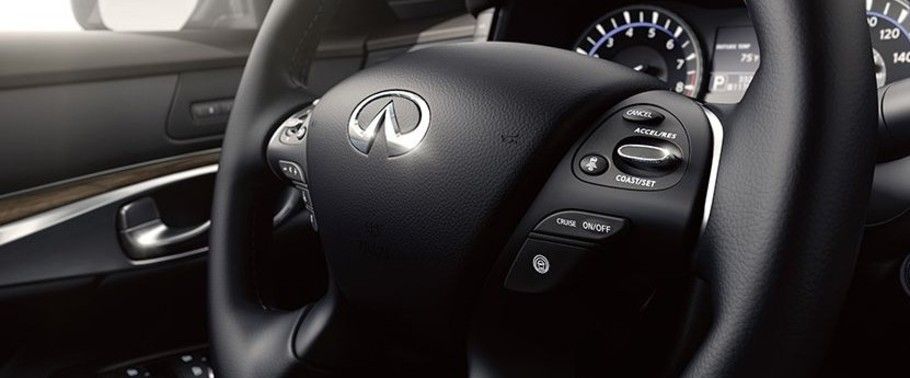 Infiniti Q70 Hybrid Multi Function Steering