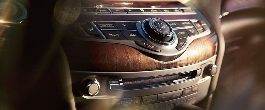 Stereo View of Q70 Hybrid