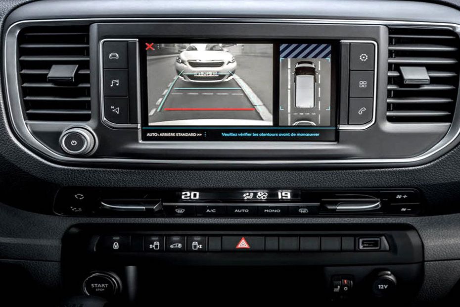 Front AC Controls of Peugeot Traveller