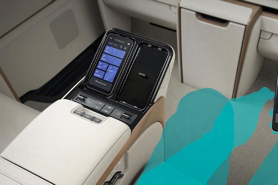 Rear Seat Entertainment of Lexus LM