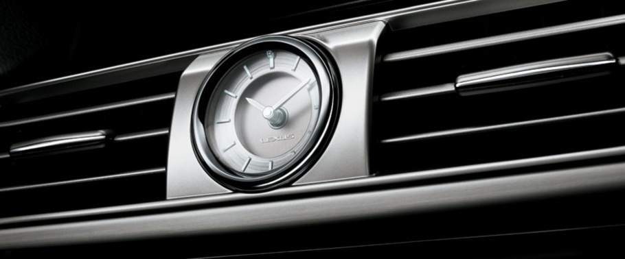 clock in Lexus LS (2012-2017)