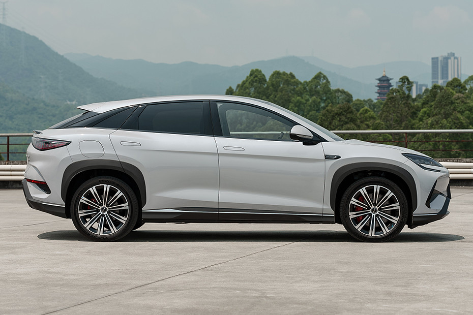 BYD Sealion 7 Drivers Sideview