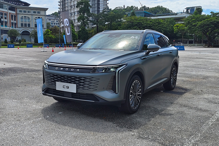 JAECOO Omoda C9 Front Angle Low View