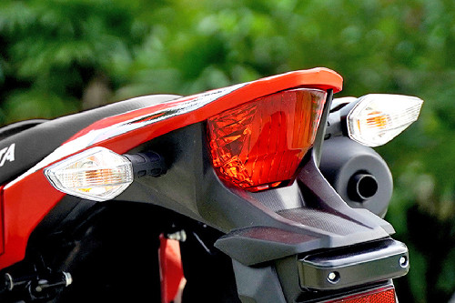Aveta VTM 250 Tail Light View