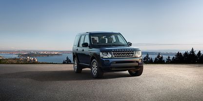 Land Rover Discovery 4 Front Medium View