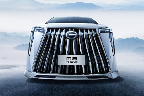 Full Front View of M8 PHEV