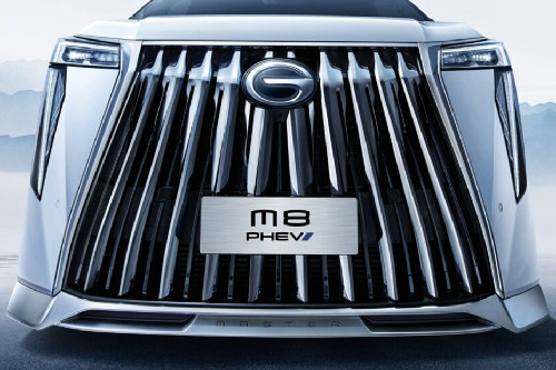 M8 PHEV Grille View