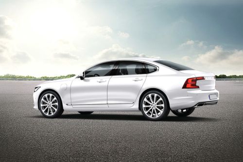 Rear Cross View of Volvo S90