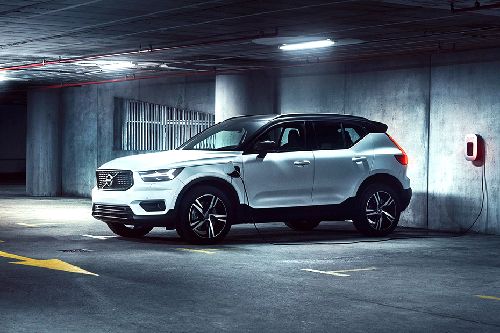 XC40 Front angle low view