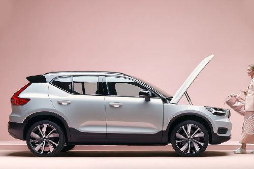 XC40 Recharge Medium Angle Front View