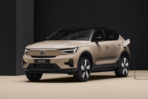 Volvo EC40 Front Side View