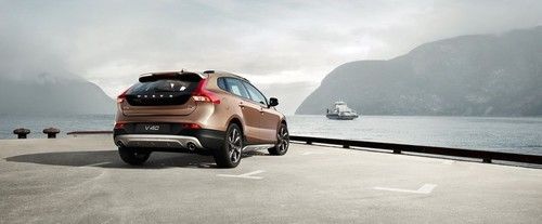 V40 Cross Country Rear angle view