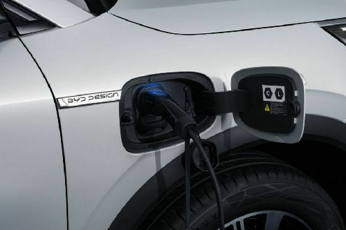 Gas Cap Open of Atto 3