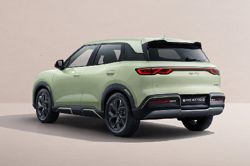 Rear Cross Side View of BYD Atto 2