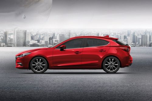 3 Hatchback (2017-2018) Side view