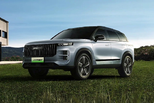 J7 PHEV Front deep low Angle View