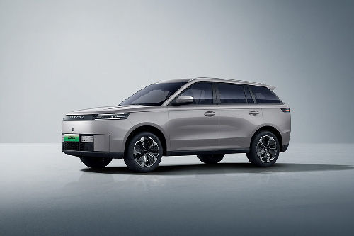 JAECOO J5 EV Front Side View