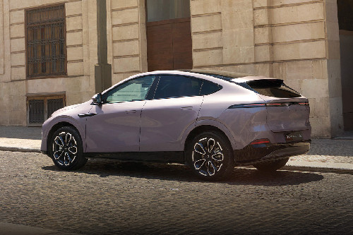 Rear Cross Side View of XPENG G6