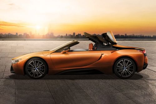 i8 Roadster Side view