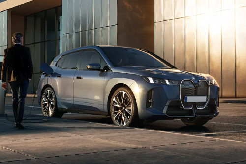 BMW iX Front Cross Side View