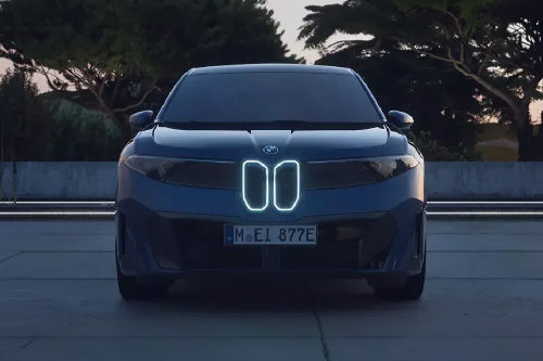 Full Front View of iX3