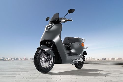 Yadea C1S Slant Front View Full Image