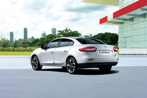 Rear Cross Side View of Renault Fluence