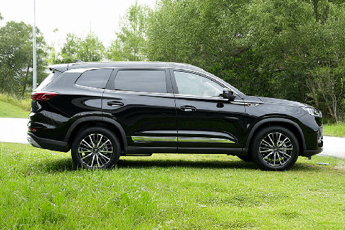 Tiggo 8 Medium Angle Front View