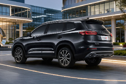 Rear Cross Side View of Chery Tiggo 8