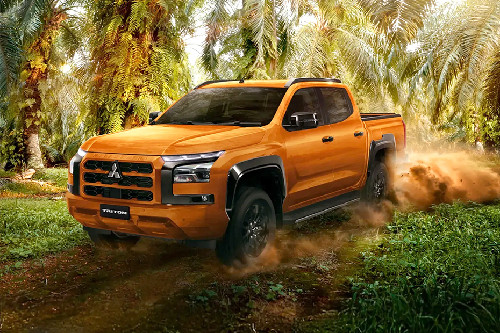 Mitsubishi Triton Front Side View