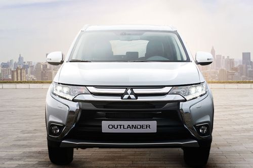 Full Front View of Outlander