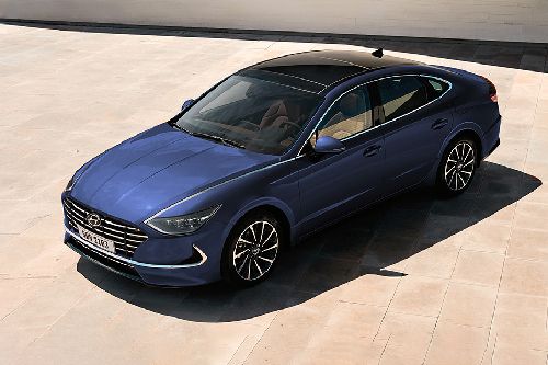 Hyundai Sonata Front Side View