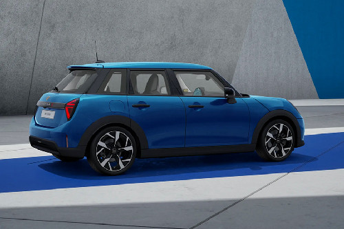 5 Door Rear Medium Side View