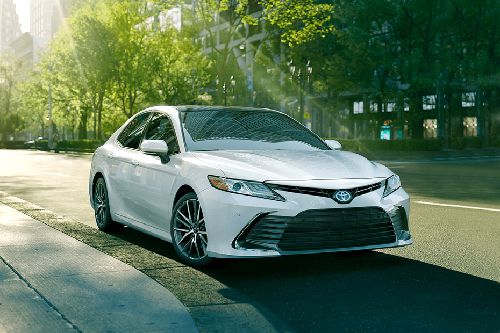 Camry 2022 Front angle low view