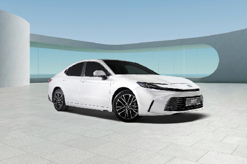 Toyota Camry Hybrid Front Cross Side View