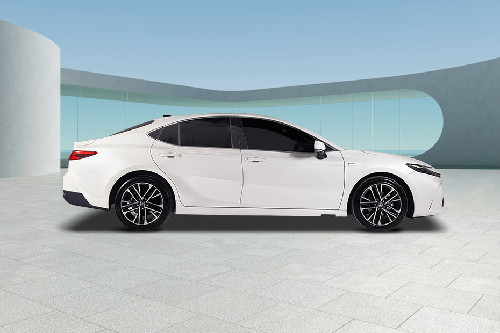 Camry Hybrid Medium Angle Front View