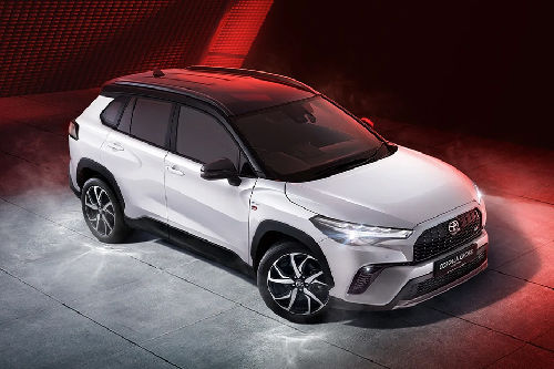 Toyota Corolla Cross Hybrid Front Cross Side View