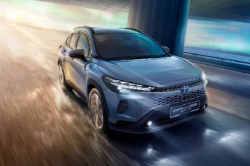Toyota Corolla Cross Hybrid Front Medium View