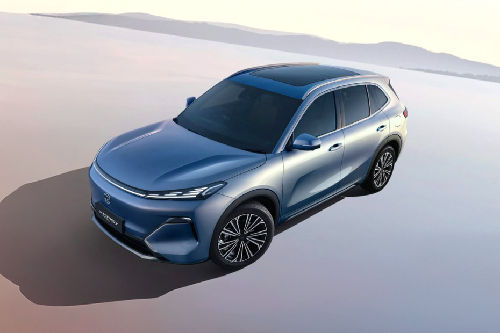 e.MAS 7 PHEV Front angle low view