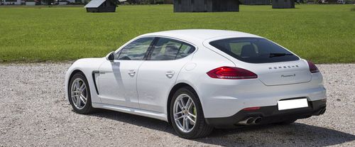 Rear Cross Side View of Porsche Panamera S E-Hybrid