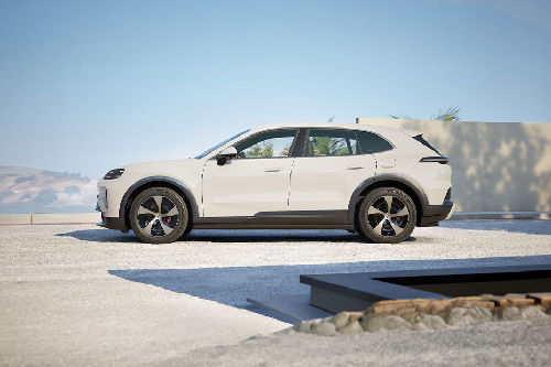 Cayenne Electric Side view