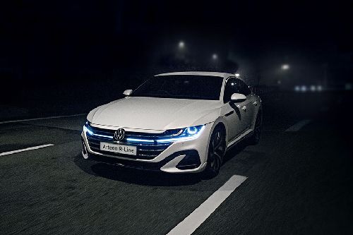 Arteon R-Line Front deep low Angle View