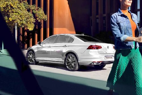 Rear Cross Side View of Volkswagen Passat R-Line