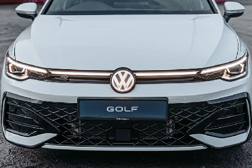 Golf R-Line Grille View