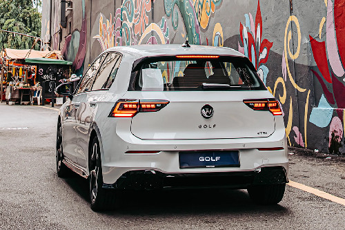 Rear Medium View of Volkswagen Golf R-Line